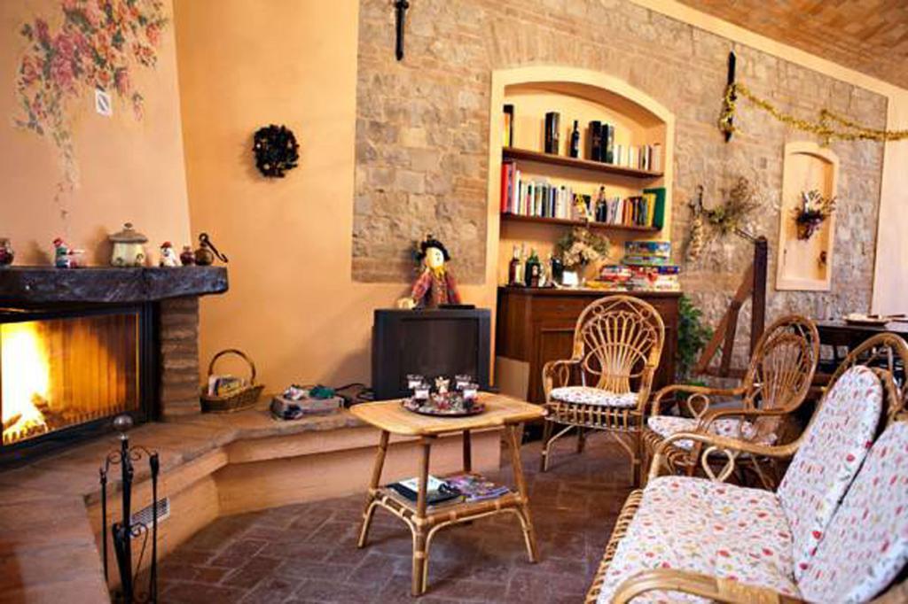 Agriturismo Il Brugnolo Villa สกานดิอาโน ภายนอก รูปภาพ